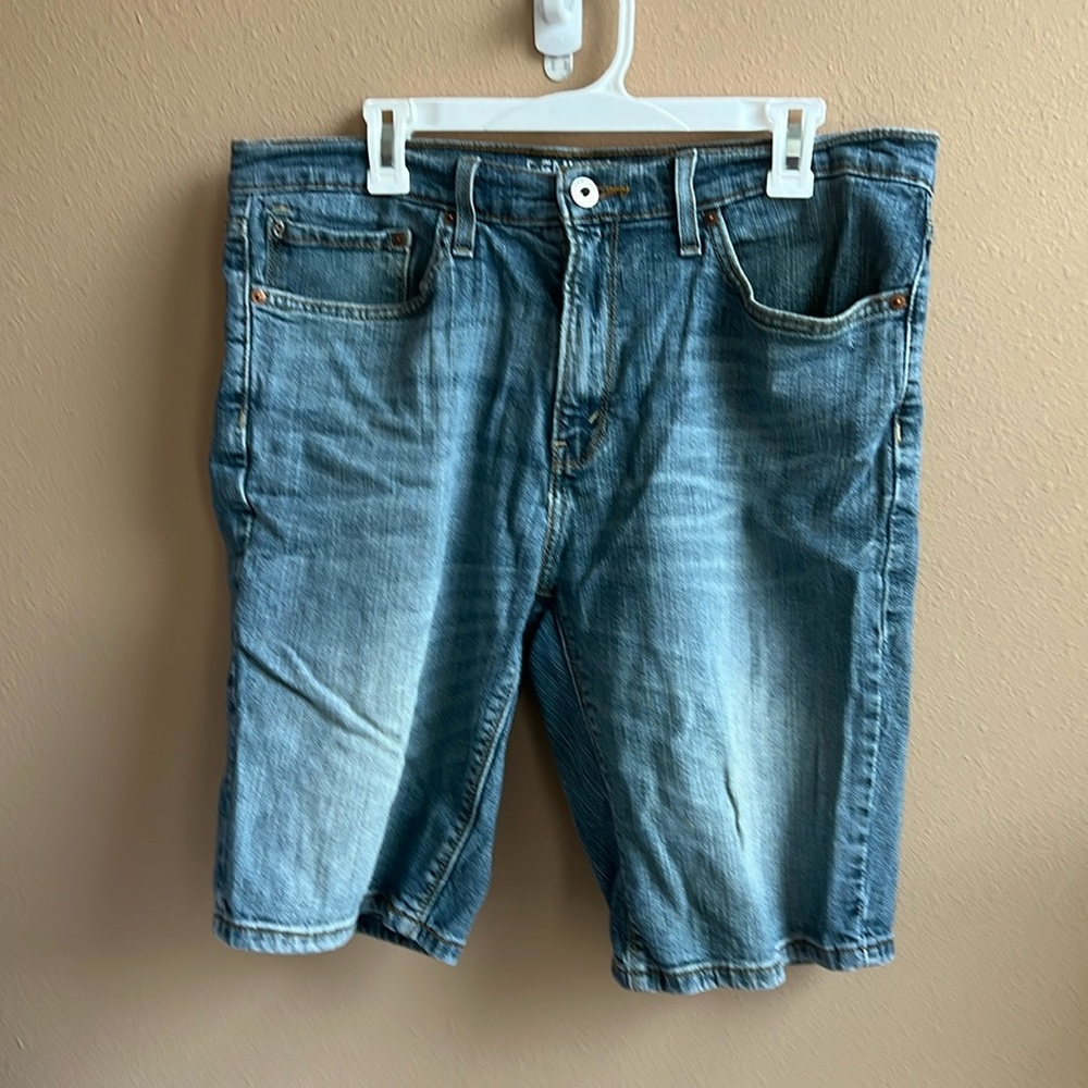 Denizen by Levi’s denim blue jeans shorts.